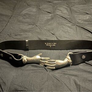 Victorian Hands Belt in Silver La Femme en Noir